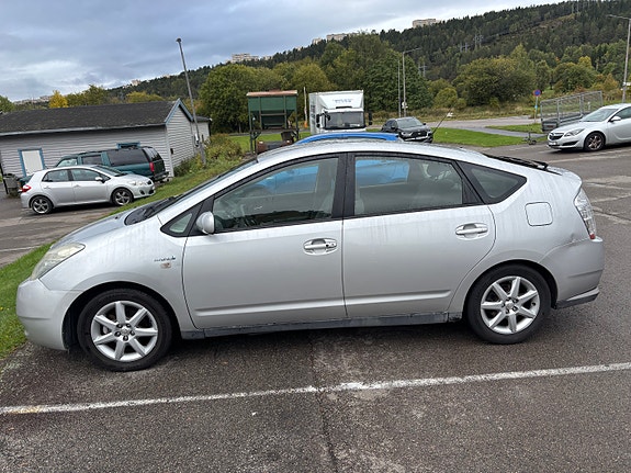 Toyota Prius 5 of 14