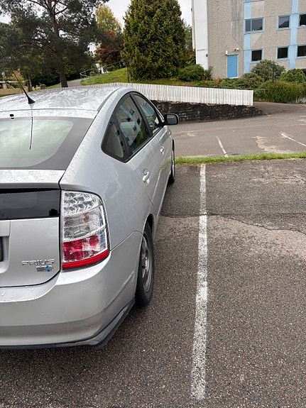 Toyota Prius 2 of 14