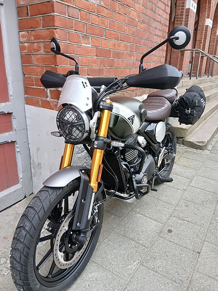 Triumph Scrambler 400 X 3 of 10