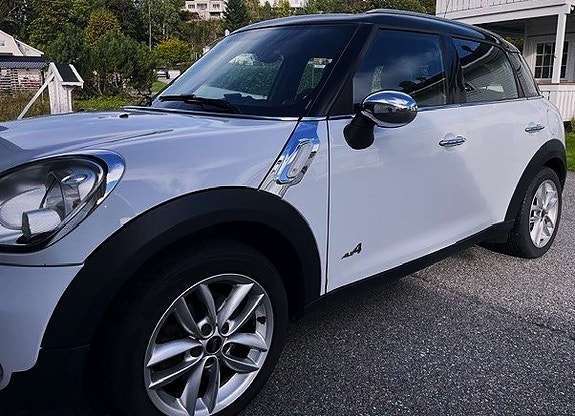 MINI Countryman Cooper D 2 of 17