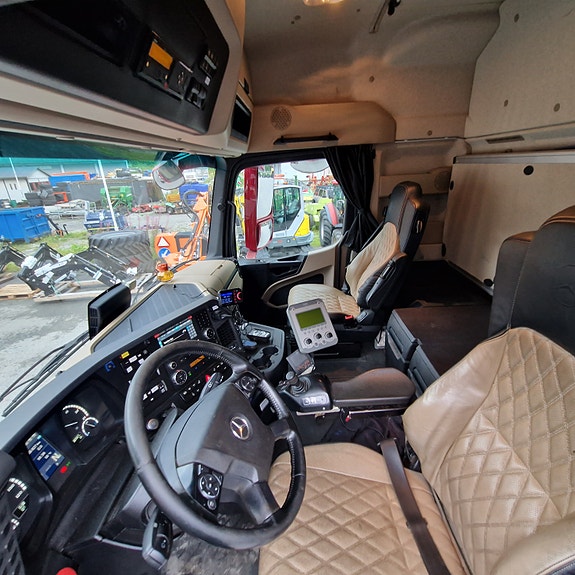 Mercedes-Benz Arocs 3258 12 of 19