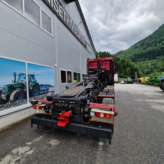 Mercedes-Benz Arocs 3258 9 of 19