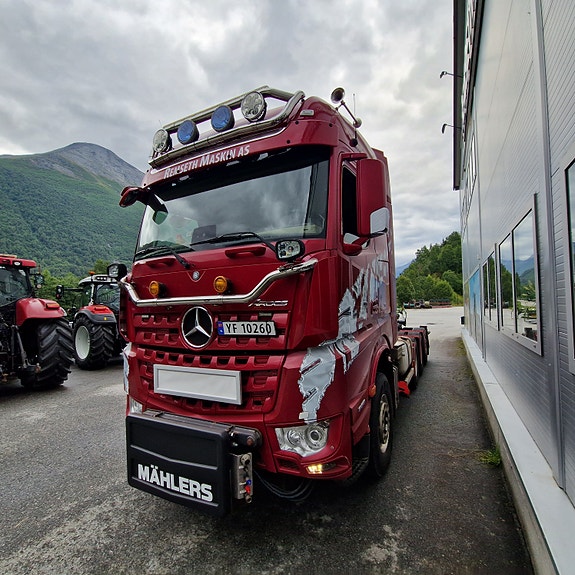 Mercedes-Benz Arocs 3258 4 of 19