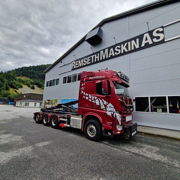 Mercedes-Benz Arocs 3258 2 of 19
