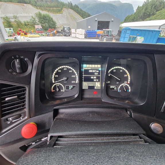 Mercedes-Benz Arocs 3258 14 of 19