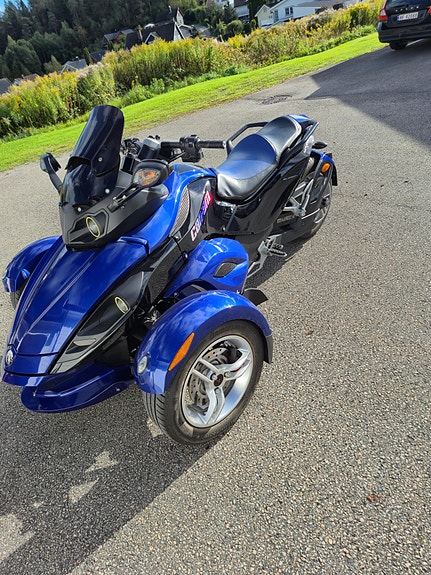 Can-Am Spyder 2 of 10