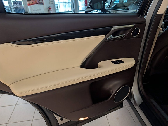 Lexus RX450h 29 of 30