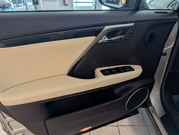Lexus RX450h 11 of 30