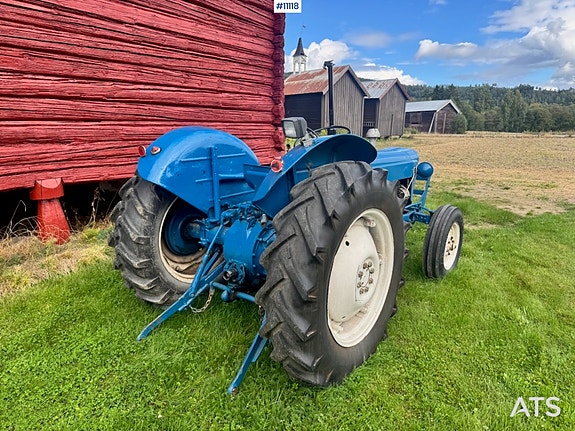 Ford Super Dexta 4x2 Traktor 4 of 21
