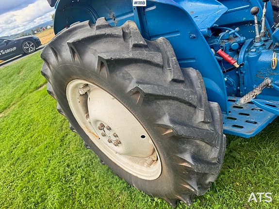 Ford Super Dexta 4x2 Traktor 12 of 21