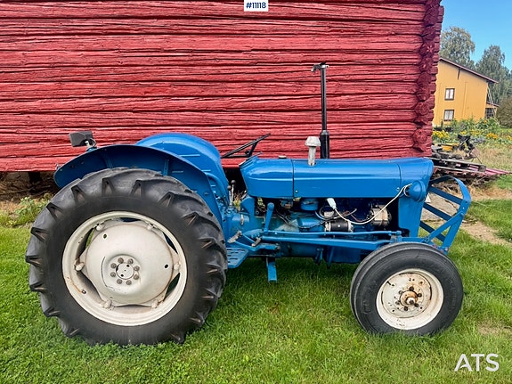 Ford Super Dexta 4x2 Traktor 3 of 21