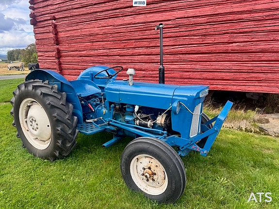 Ford Super Dexta 4x2 Traktor 2 of 21