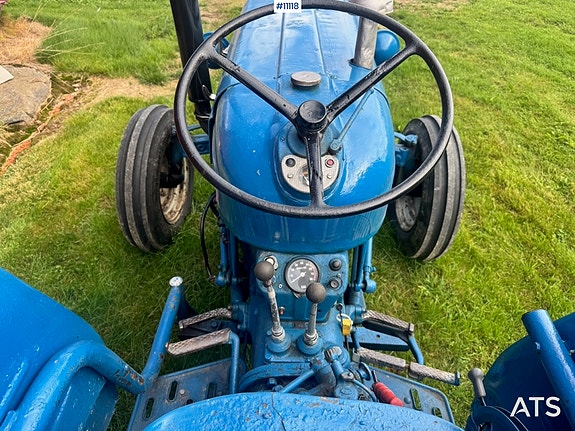 Ford Super Dexta 4x2 Traktor 16 of 21