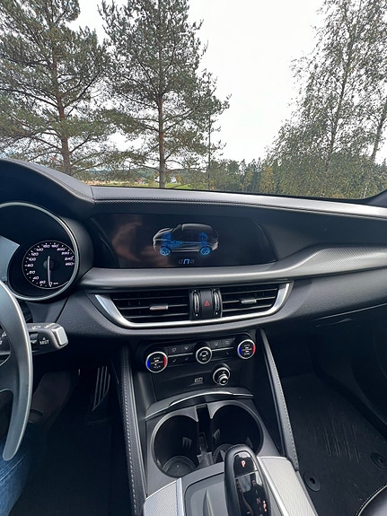 Alfa Romeo Stelvio 15 of 24