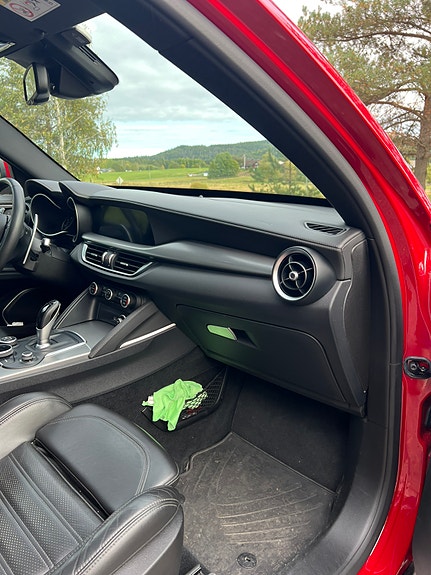 Alfa Romeo Stelvio 8 of 24