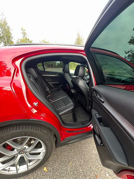 Alfa Romeo Stelvio 9 of 24