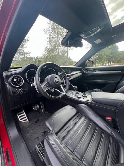 Alfa Romeo Stelvio 10 of 24