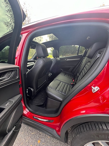 Alfa Romeo Stelvio 21 of 24
