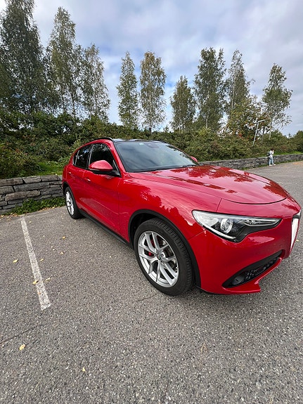 Alfa Romeo Stelvio 2 of 24