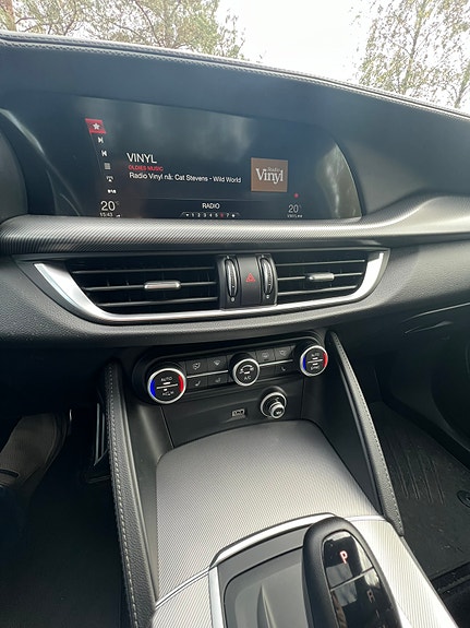 Alfa Romeo Stelvio 12 of 24