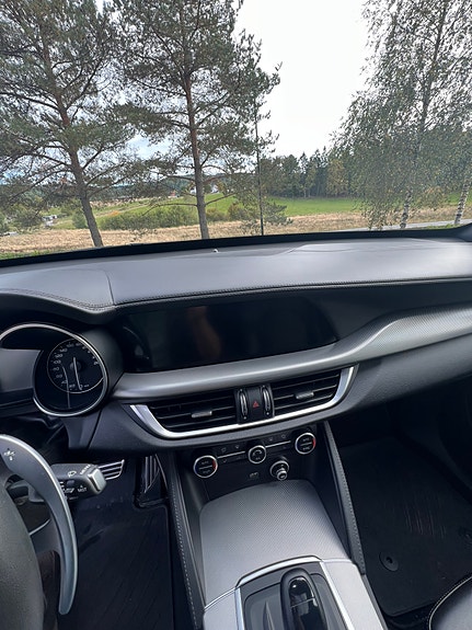 Alfa Romeo Stelvio 18 of 24