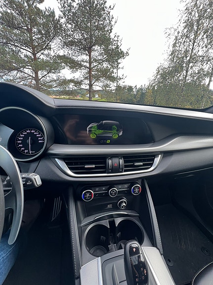 Alfa Romeo Stelvio 16 of 24