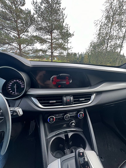 Alfa Romeo Stelvio 14 of 24