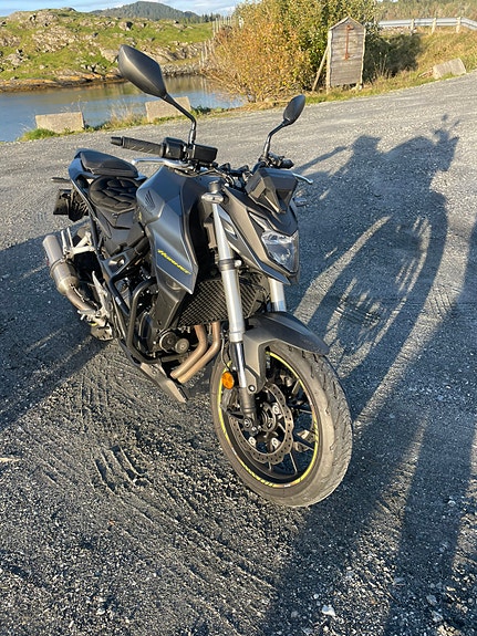 Honda CB 750 Hornet 2 of 6