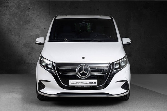 Mercedes-Benz EQV300 2 of 28