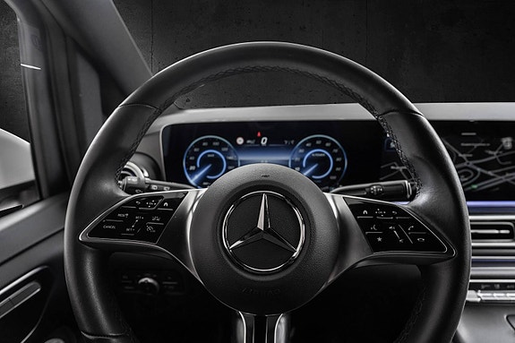 Mercedes-Benz EQV300 15 of 28