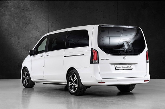 Mercedes-Benz EQV300 4 of 28