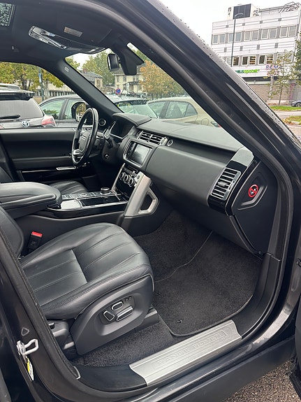 Land Rover Range Rover 29 of 30