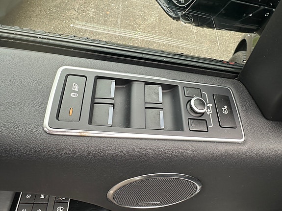 Land Rover Range Rover 9 of 30