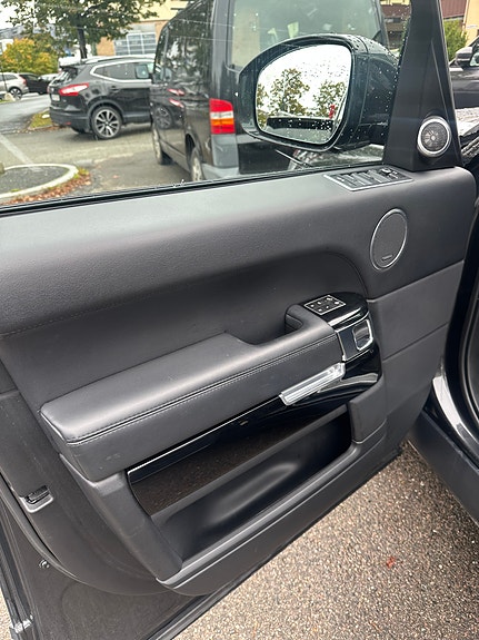 Land Rover Range Rover 7 of 30