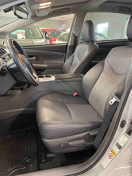 Toyota Prius 11 of 27