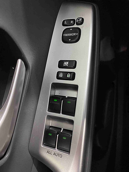 Toyota Prius 17 of 27
