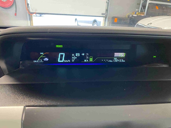 Toyota Prius 14 of 27
