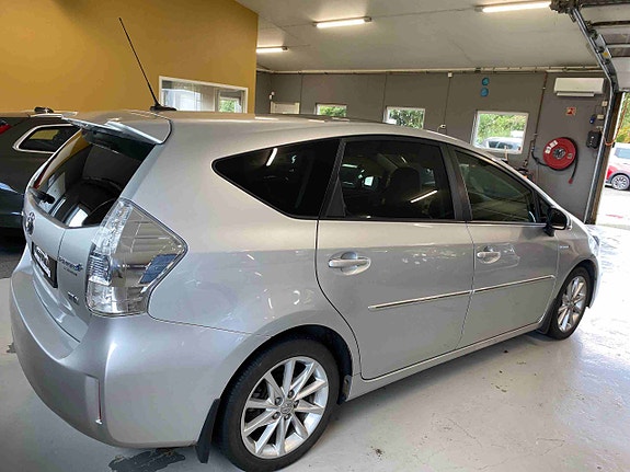 Toyota Prius 4 of 27