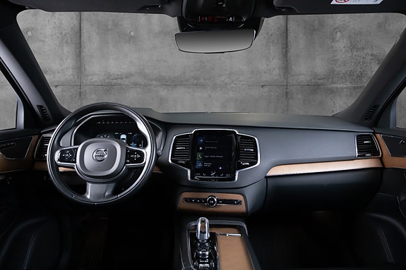 Volvo XC90 8 of 23
