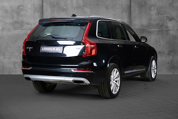 Volvo XC90 5 of 23