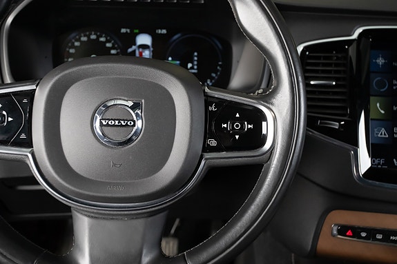 Volvo XC90 17 of 23