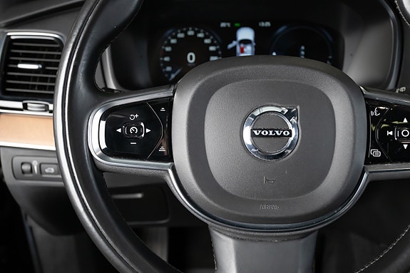 Volvo XC90 16 of 23