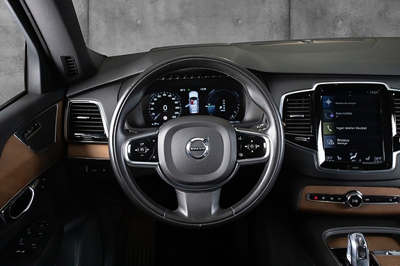Volvo XC90 9 of 23