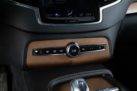 Volvo XC90 18 of 23