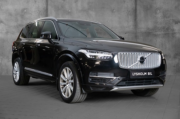 Volvo XC90 3 of 23