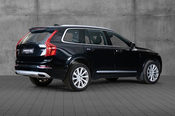 Volvo XC90 4 of 23