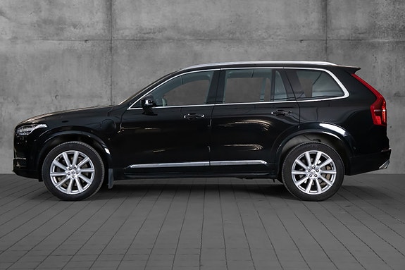 Volvo XC90 2 of 23