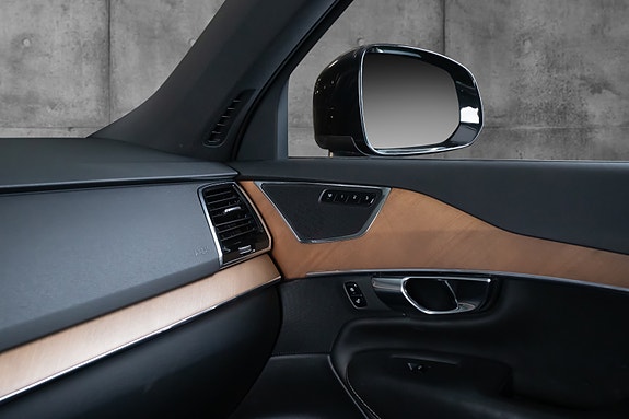 Volvo XC90 21 of 23