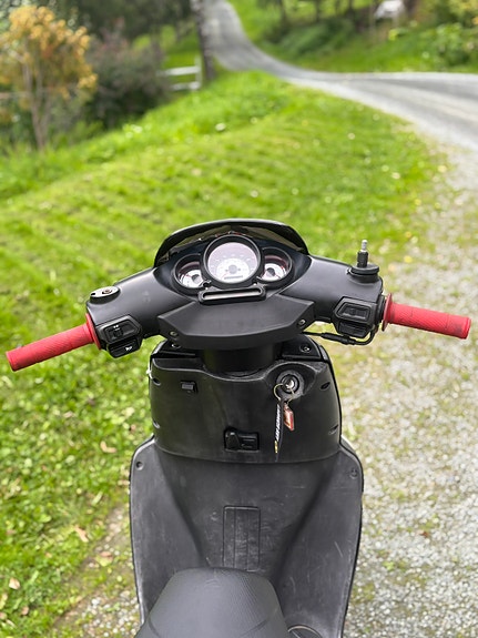Aprilia SR 50 7 of 17