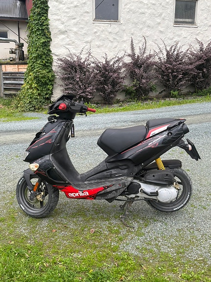 Aprilia SR 50 3 of 17